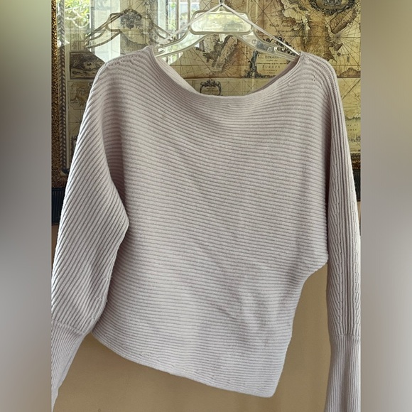 INTERMIX Woman’s Sweater 🌵small - Picture 3 of 7